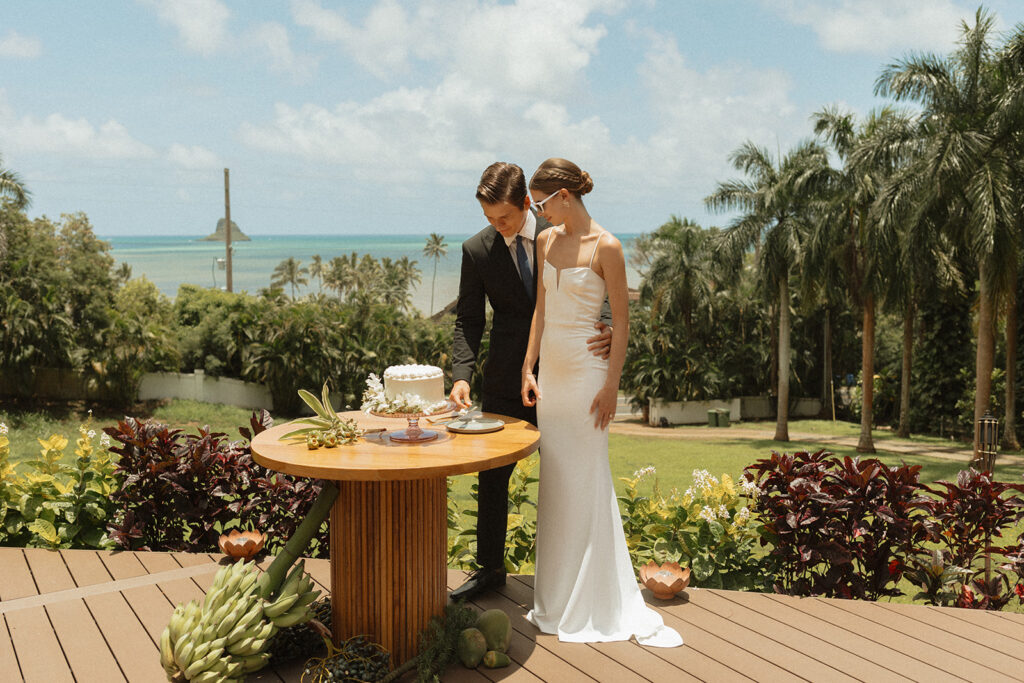 Oahu intimate wedding photographers